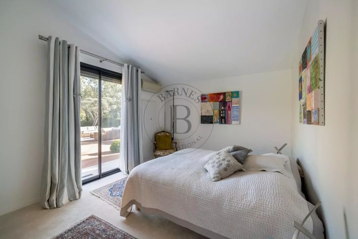 Image No.11-3 Bed House for sale