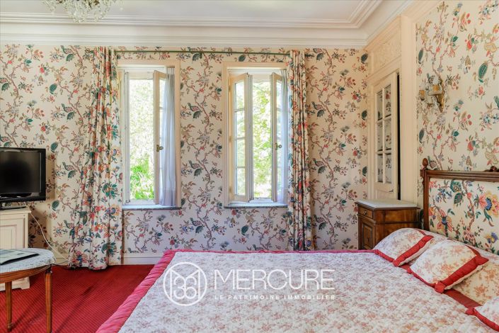 Image No.18-28 Bed Property for sale