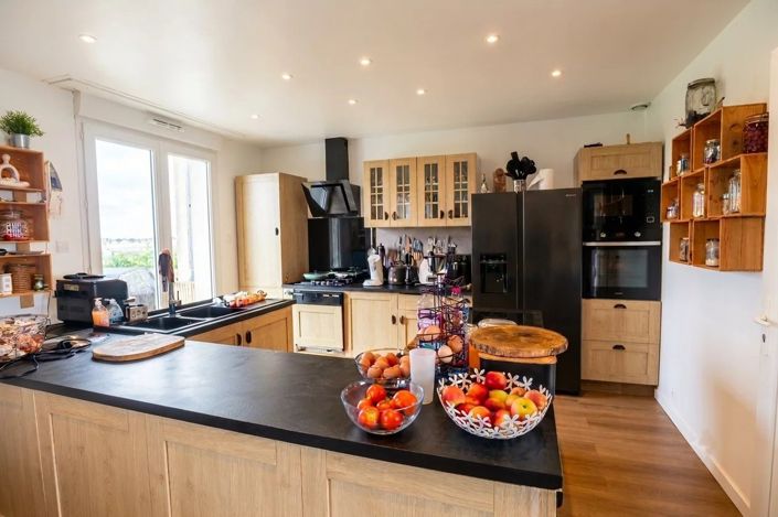 Image No.6-5 Bed House for sale