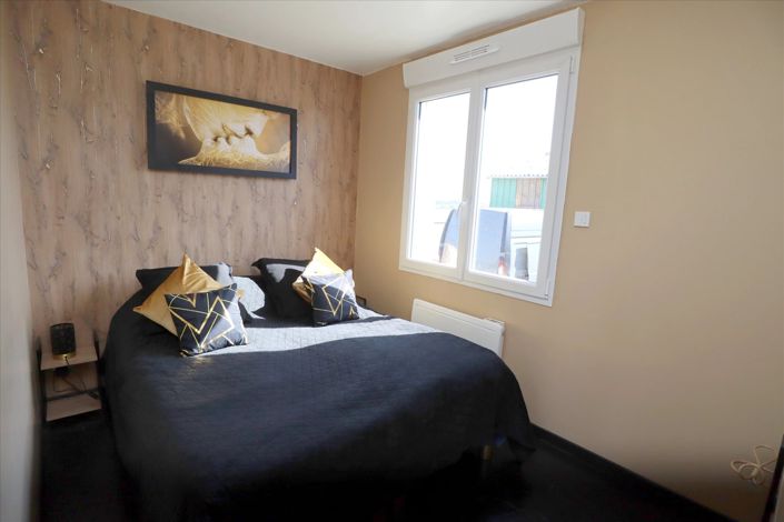 Image No.8-5 Bed House for sale