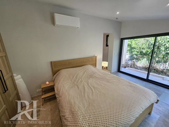 Image No.9-5 Bed House for sale
