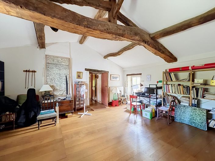 Image No.7-5 Bed House for sale