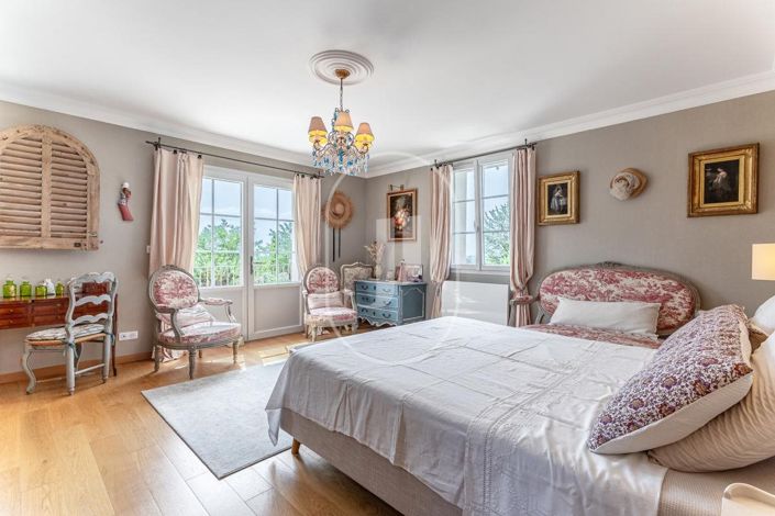Image No.8-5 Bed House for sale