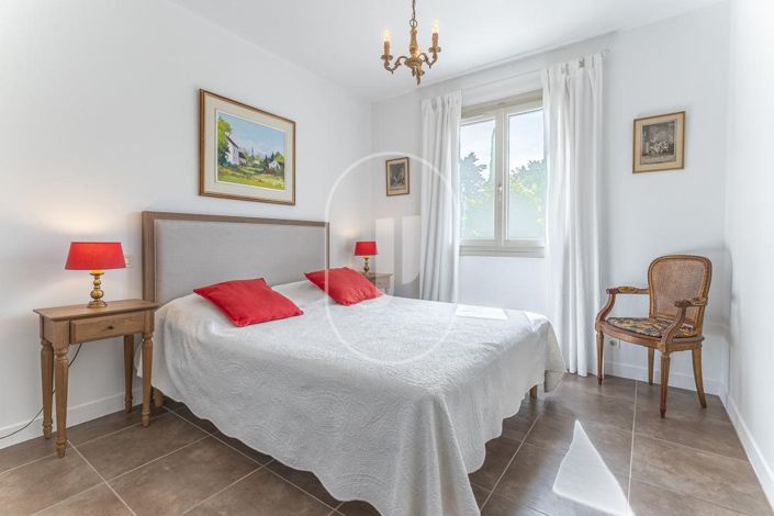 Image No.10-4 Bed House for sale