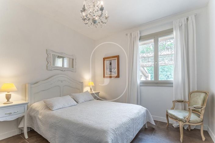Image No.6-4 Bed House for sale