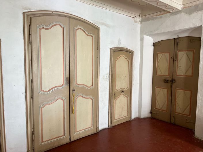 Image No.5-8 Bed House for sale