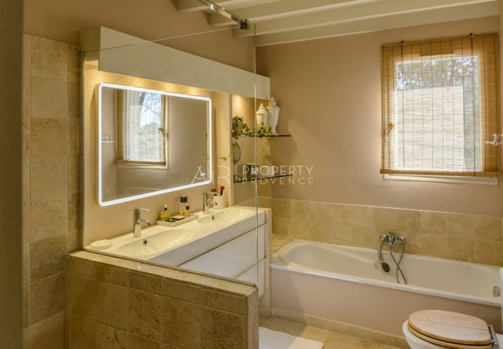 Image No.26-4 Bed Property for sale