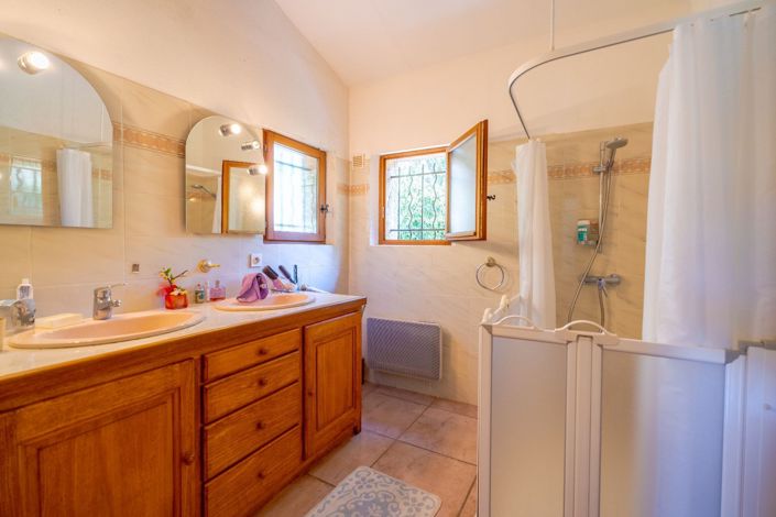 Image No.9-3 Bed House for sale