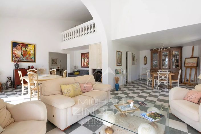 Image No.6-4 Bed House for sale