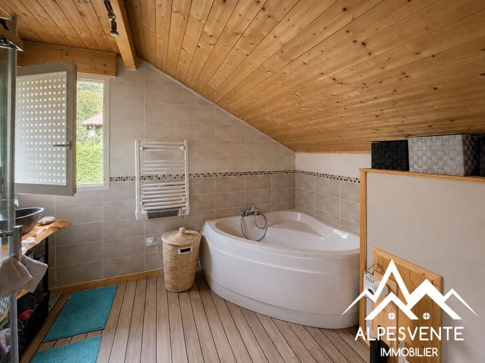 Image No.17-5 Bed House for sale