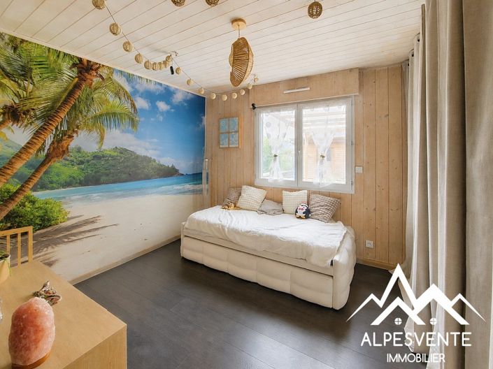 Image No.7-5 Bed House for sale
