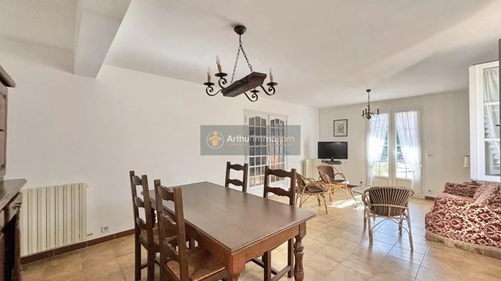 Image No.10-3 Bed House for sale