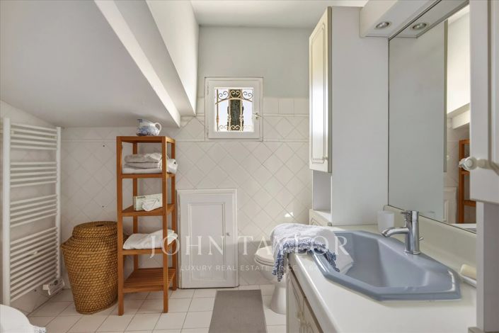 Image No.13-5 Bed House for sale