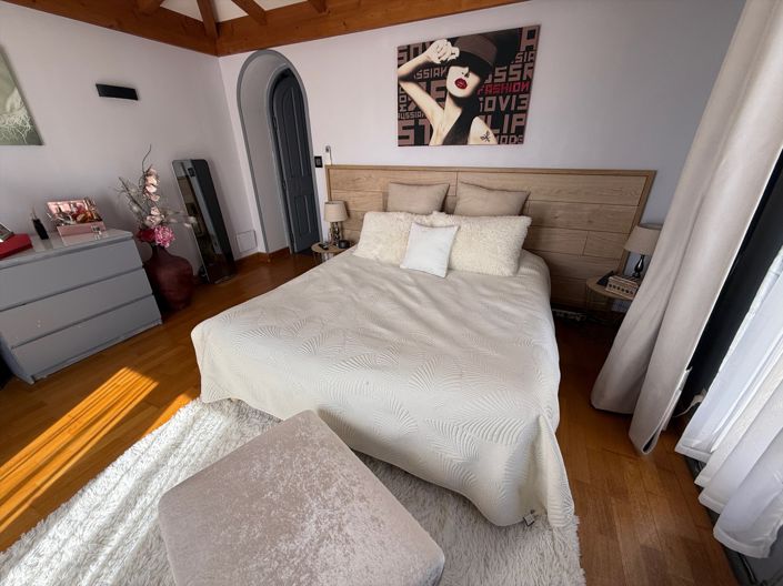Image No.4-6 Bed House for sale
