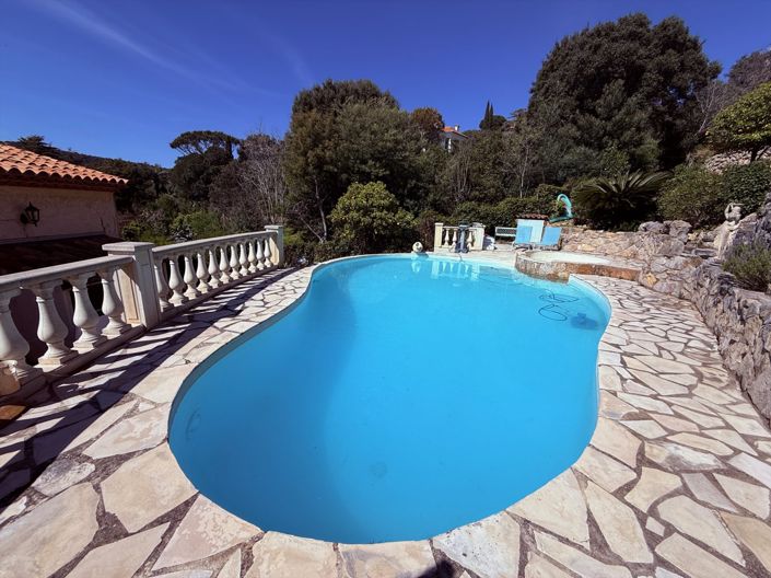 Image No.6-6 Bed House for sale