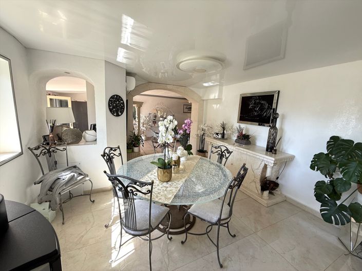 Image No.7-6 Bed House for sale