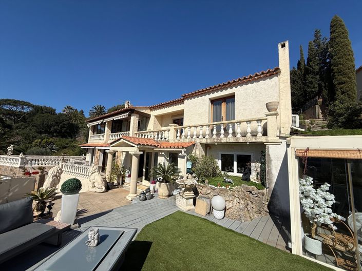 Image No.8-6 Bed House for sale