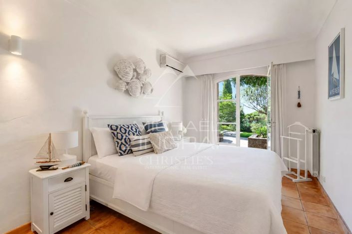 Image No.12-5 Bed House for sale