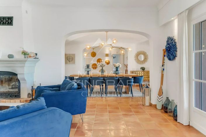 Image No.8-5 Bed House for sale