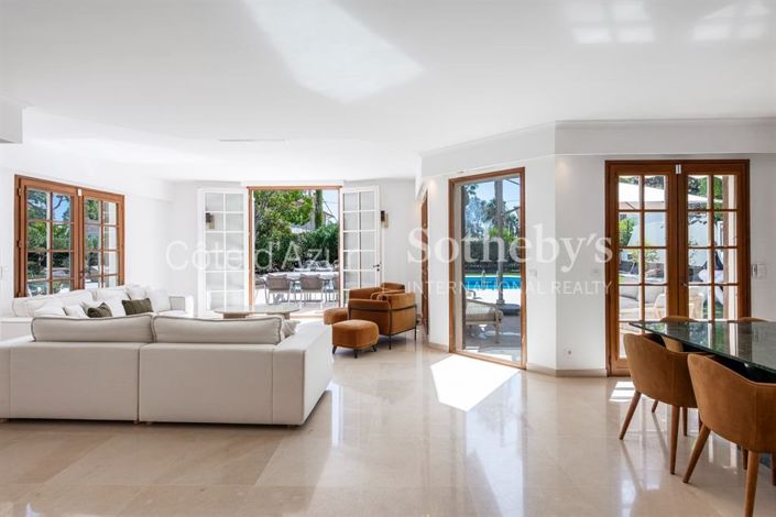 Image No.10-6 Bed House for sale