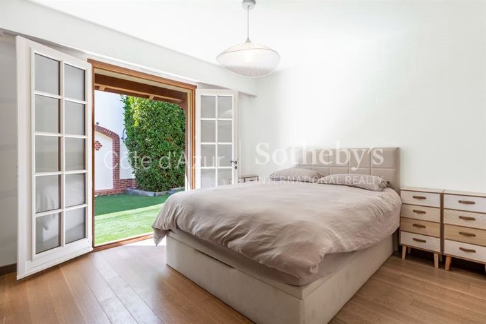 Image No.16-6 Bed House for sale