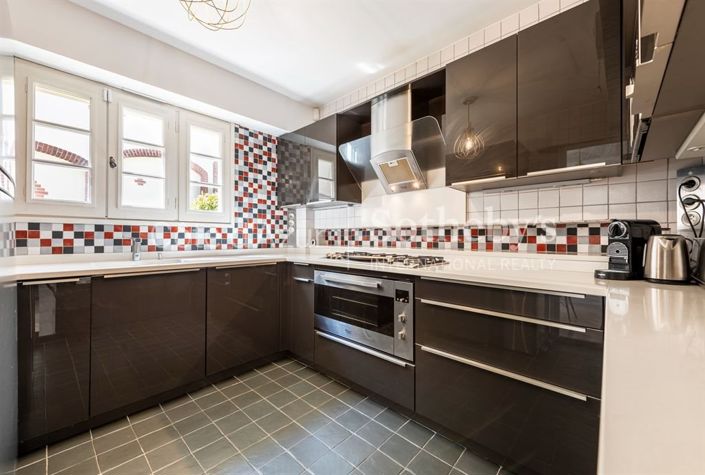 Image No.18-6 Bed House for sale
