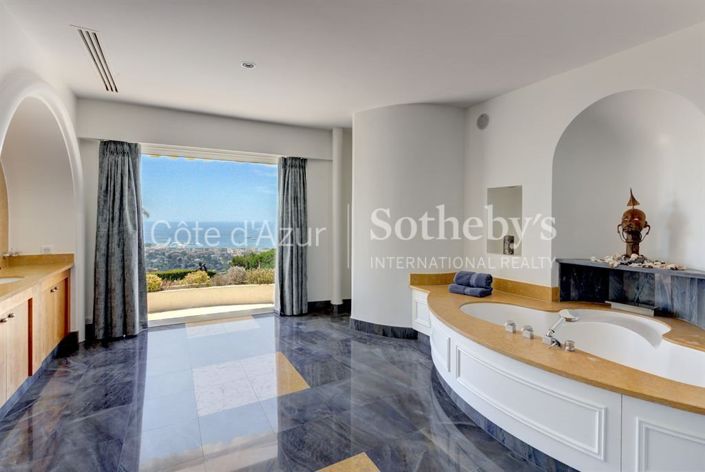 Image No.16-8 Bed House for sale