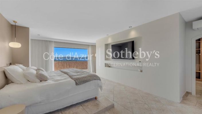 Image No.9-8 Bed House for sale