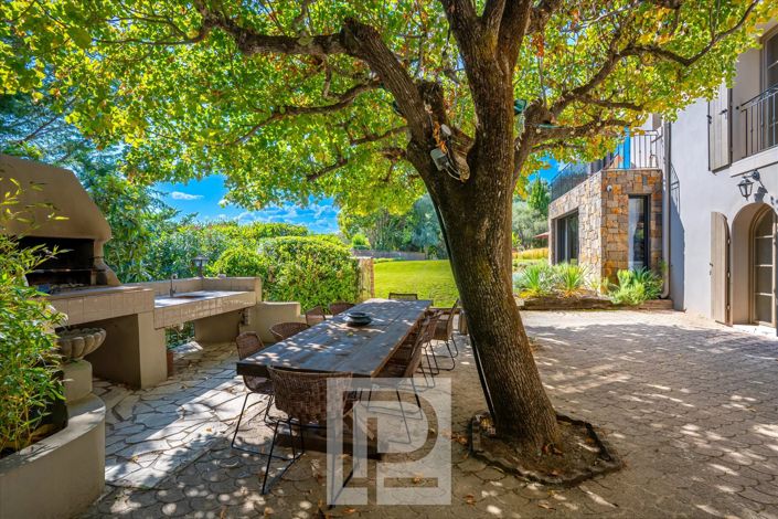 Image No.17-4 Bed House for sale