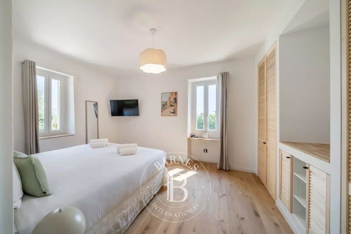 Image No.12-6 Bed House for sale