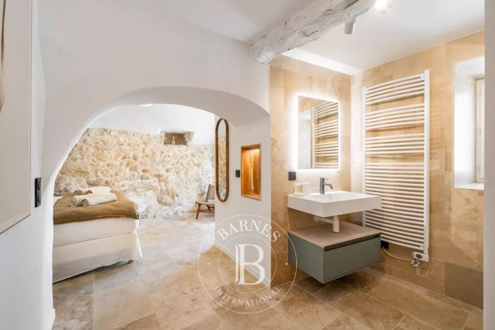 Image No.17-6 Bed House for sale