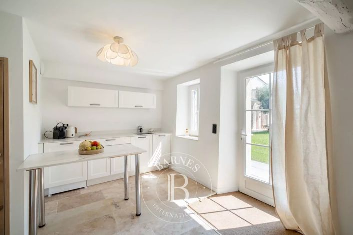 Image No.18-6 Bed House for sale