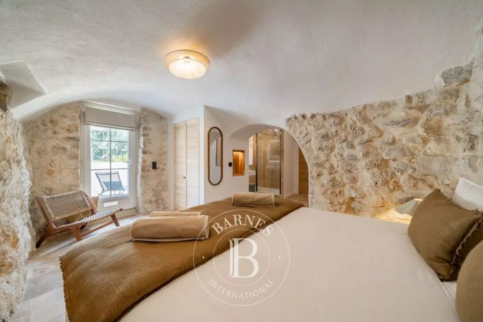Image No.19-6 Bed House for sale