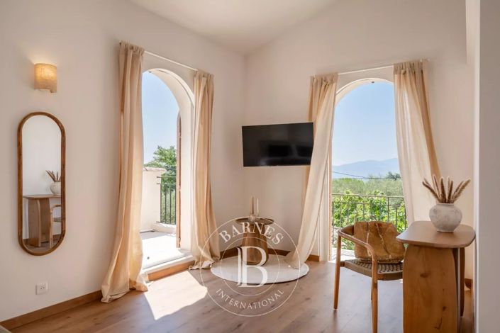 Image No.25-6 Bed House for sale