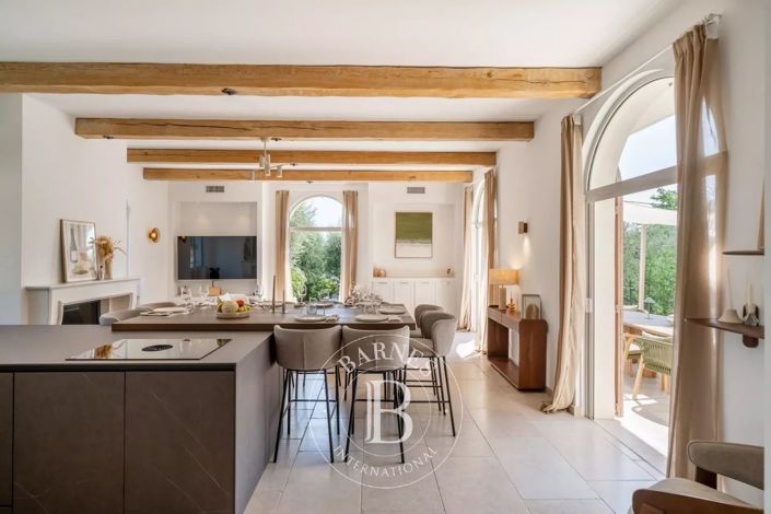 Image No.26-6 Bed House for sale