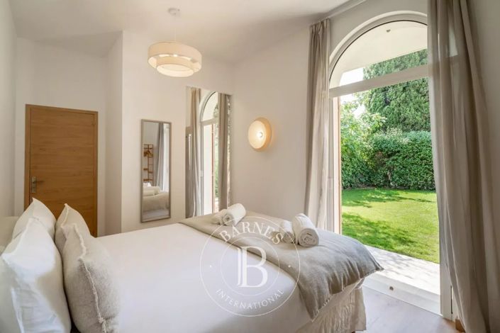 Image No.27-6 Bed House for sale