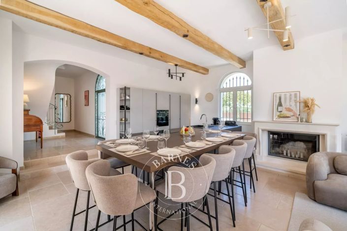 Image No.5-6 Bed House for sale