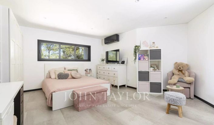 Image No.10-3 Bed House for sale