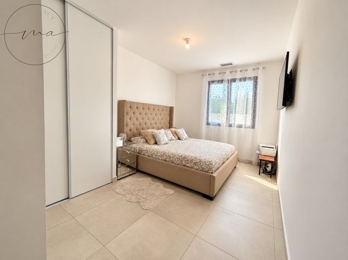 Image No.8-3 Bed House for sale