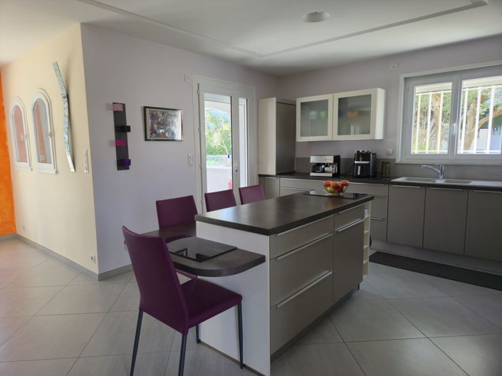 Image No.12-5 Bed House for sale
