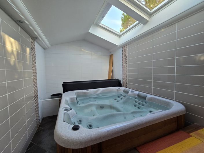 Image No.17-5 Bed House for sale