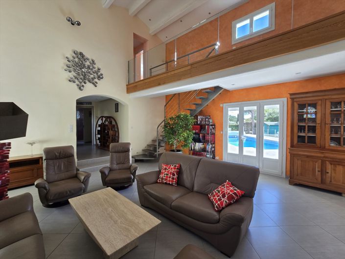 Image No.6-5 Bed House for sale