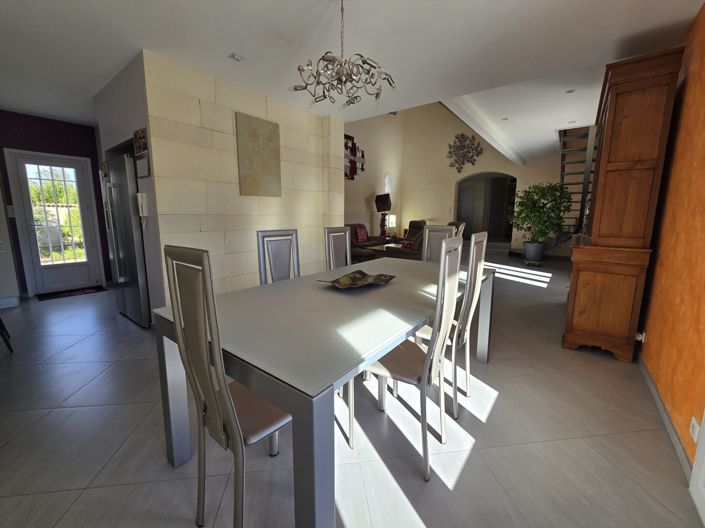 Image No.7-5 Bed House for sale