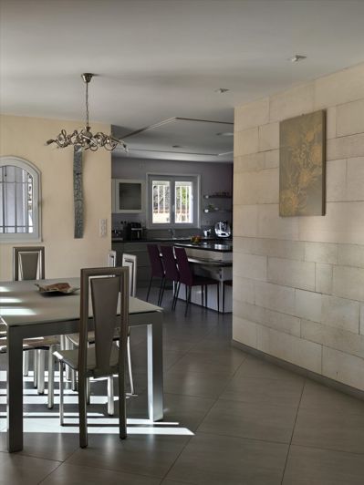 Image No.9-5 Bed House for sale