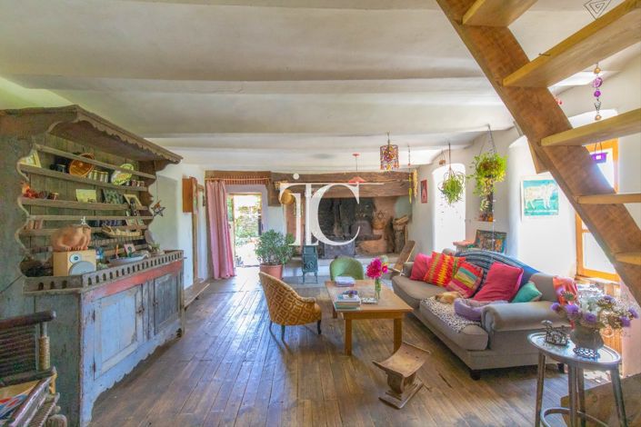Image No.6-8 Bed House for sale