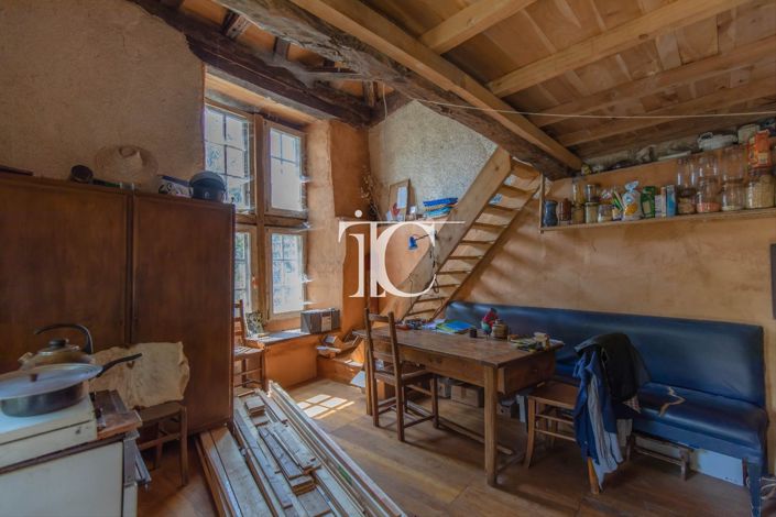 Image No.8-8 Bed House for sale