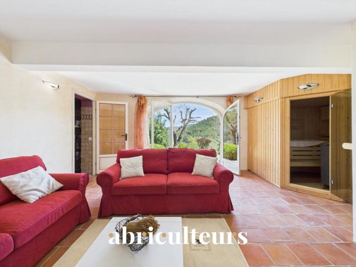 Image No.16-5 Bed House for sale