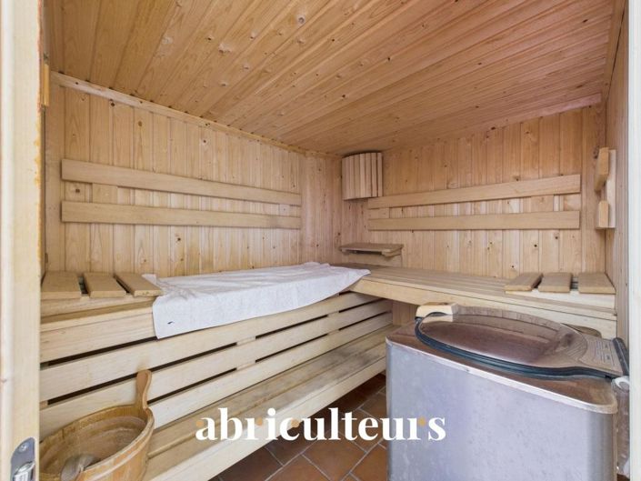 Image No.17-5 Bed House for sale