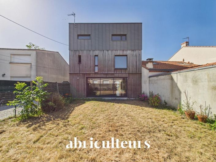 Image No.17-5 Bed House for sale
