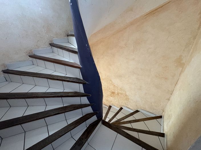 Image No.8-7 Bed House for sale